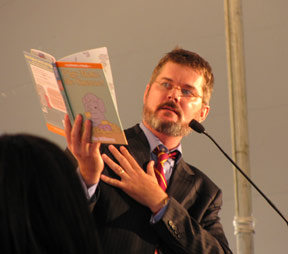 Mo Willems reading Pigs Make Me Sneeze!