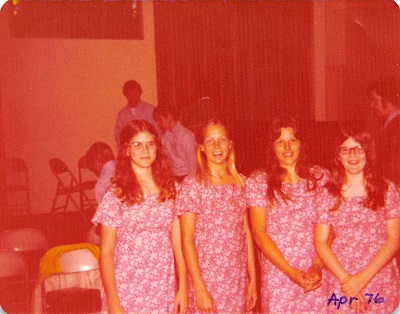 1976_04 Band Girls
