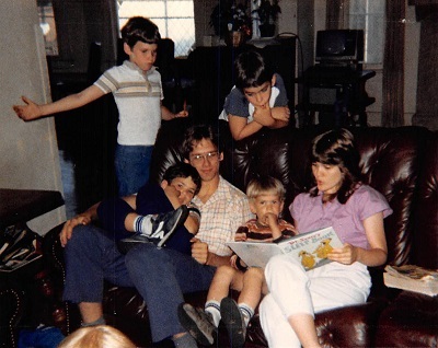 1985_06_13-reading-to-kids